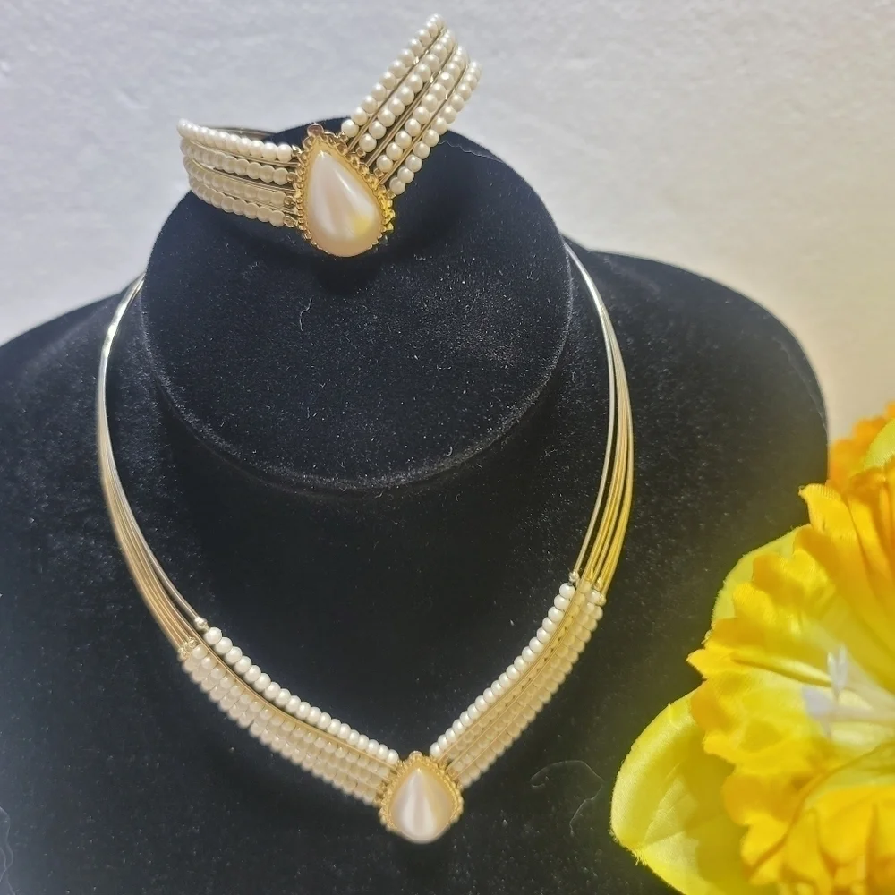 SET NECKLACE AND BRACELET GOLD COLOR